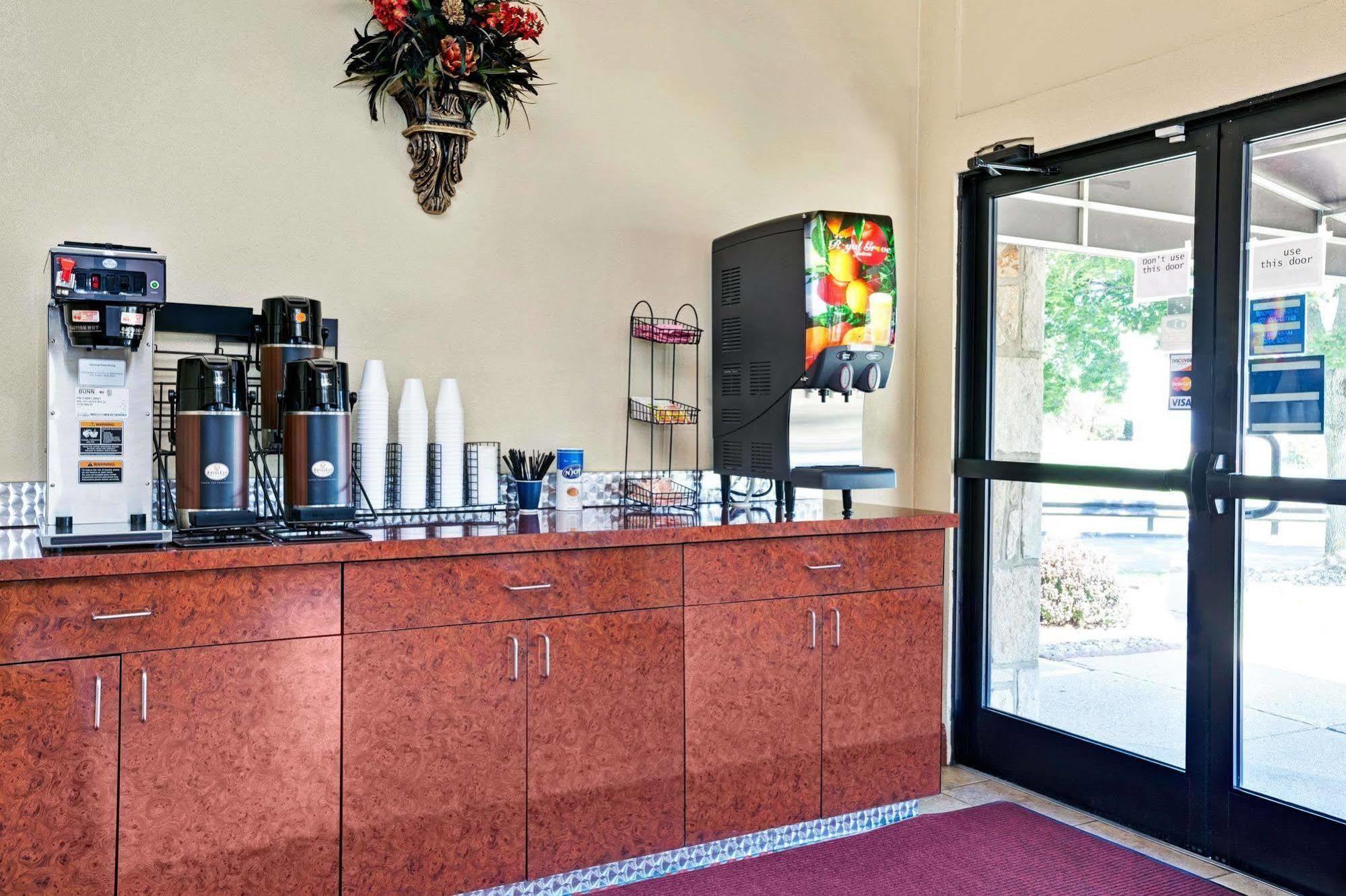 Knights Inn Charleston West Virginia מראה חיצוני תמונה