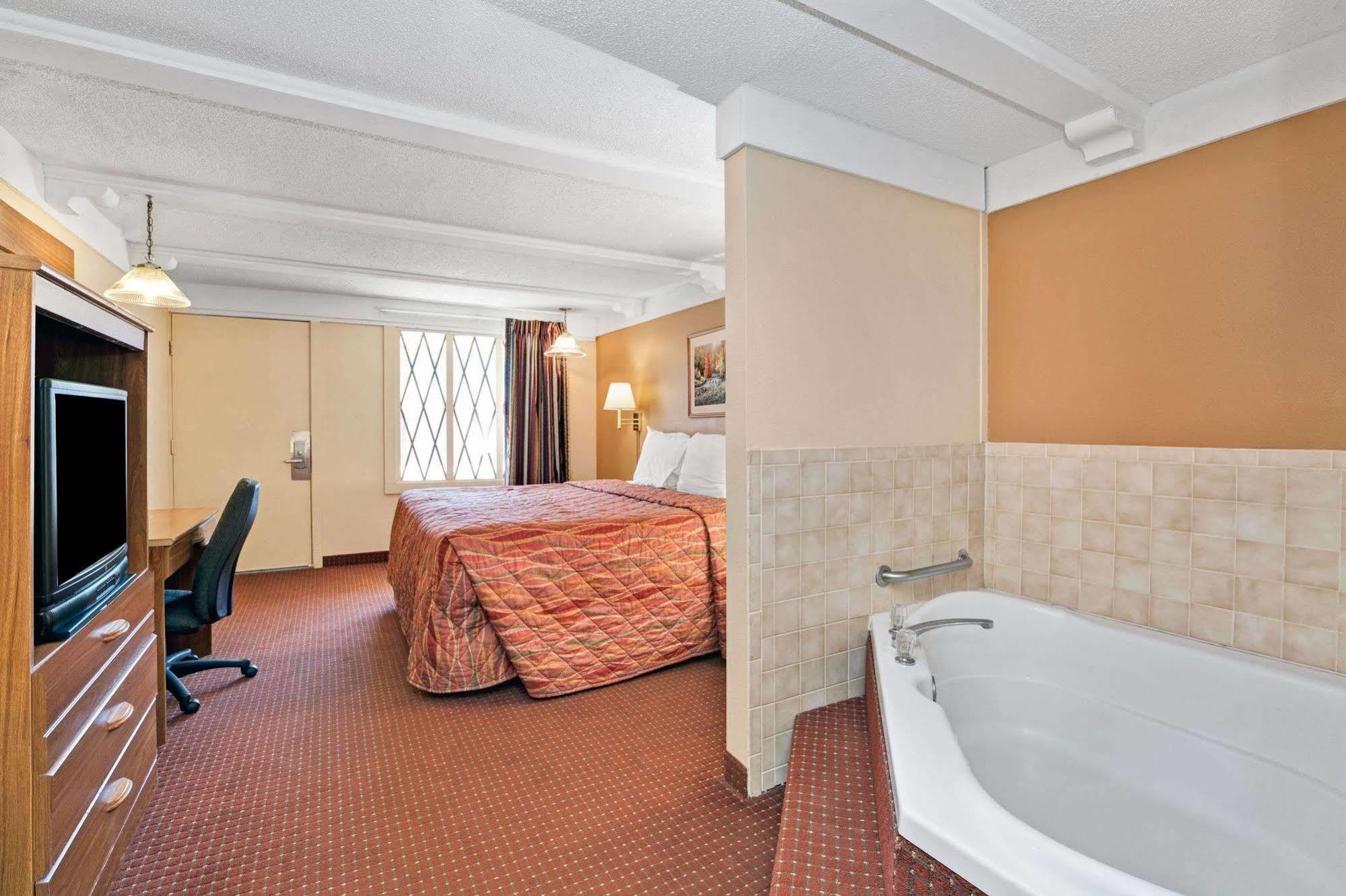 Knights Inn Charleston West Virginia מראה חיצוני תמונה